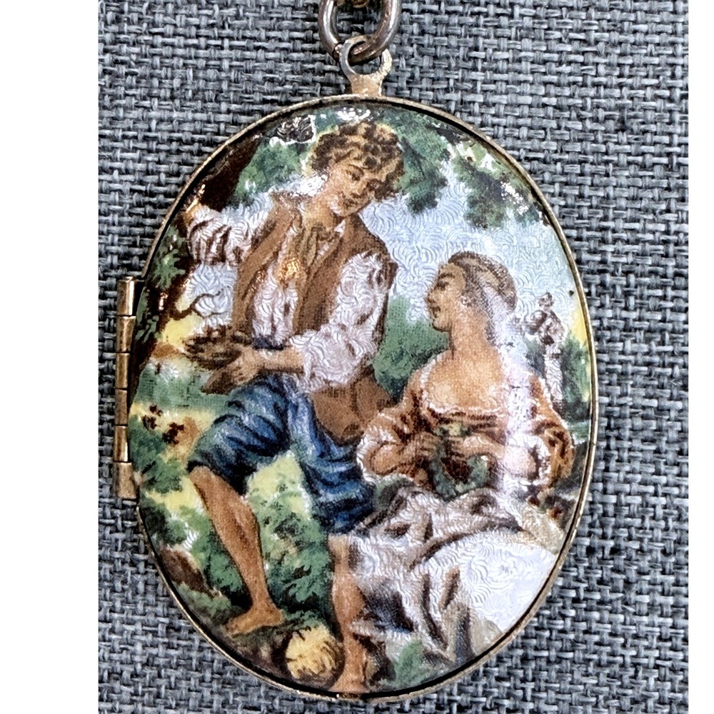 Vintage Fragonard Courting Couple Locket Necklace‎ Oval Glass Engraved Back